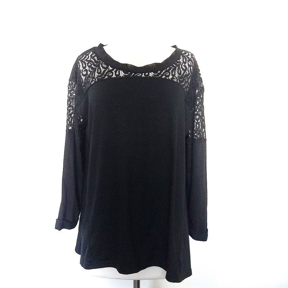 Neiman Marcus Lace long sleeve blouse with bow